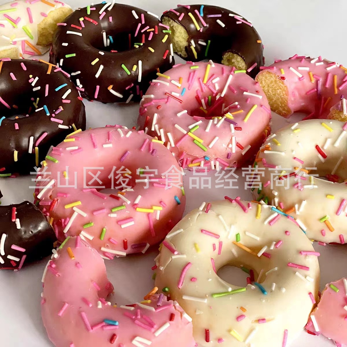 Оптовая пуля 7 Catties Cake Donuts шоколад, шоколад, сетевая красная еда. Случайный пирог с закусочными, запасы корпуса