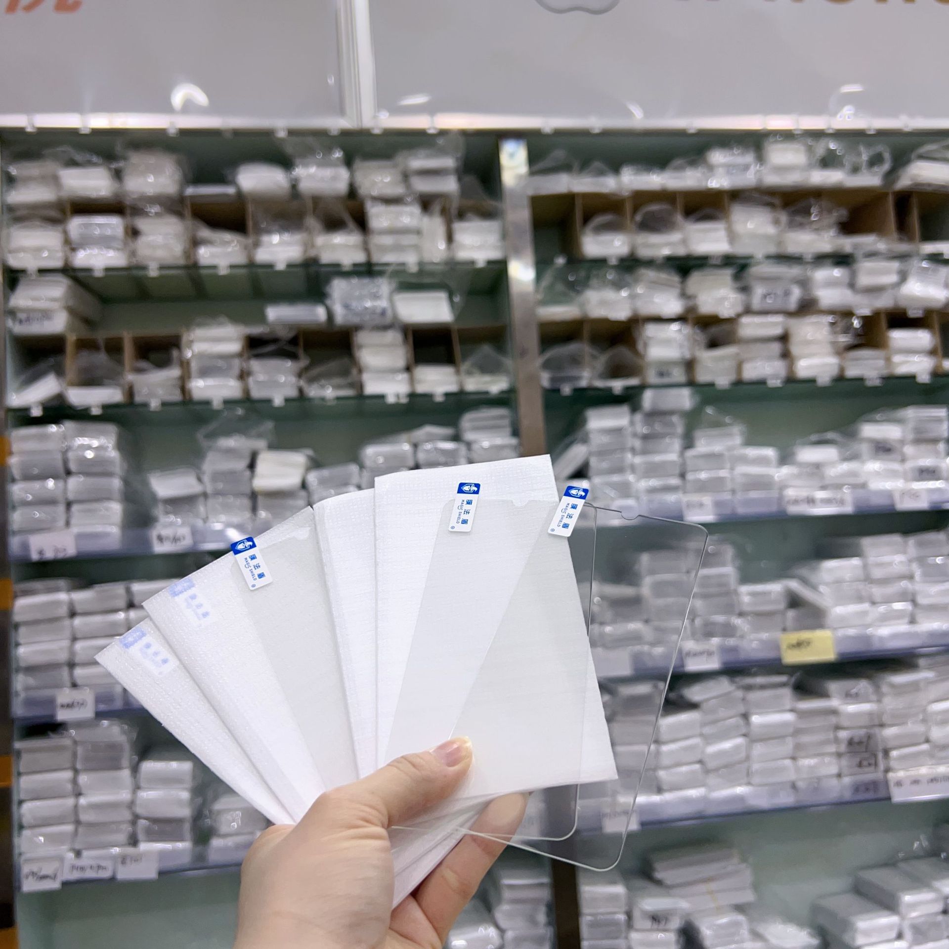 Полу -экрановая мембрана подходит для Apple 16 Huawei Oppo Half -Eshreen High -Definition Steel Film не превышает A11 Semi -Pack K7X Reno5