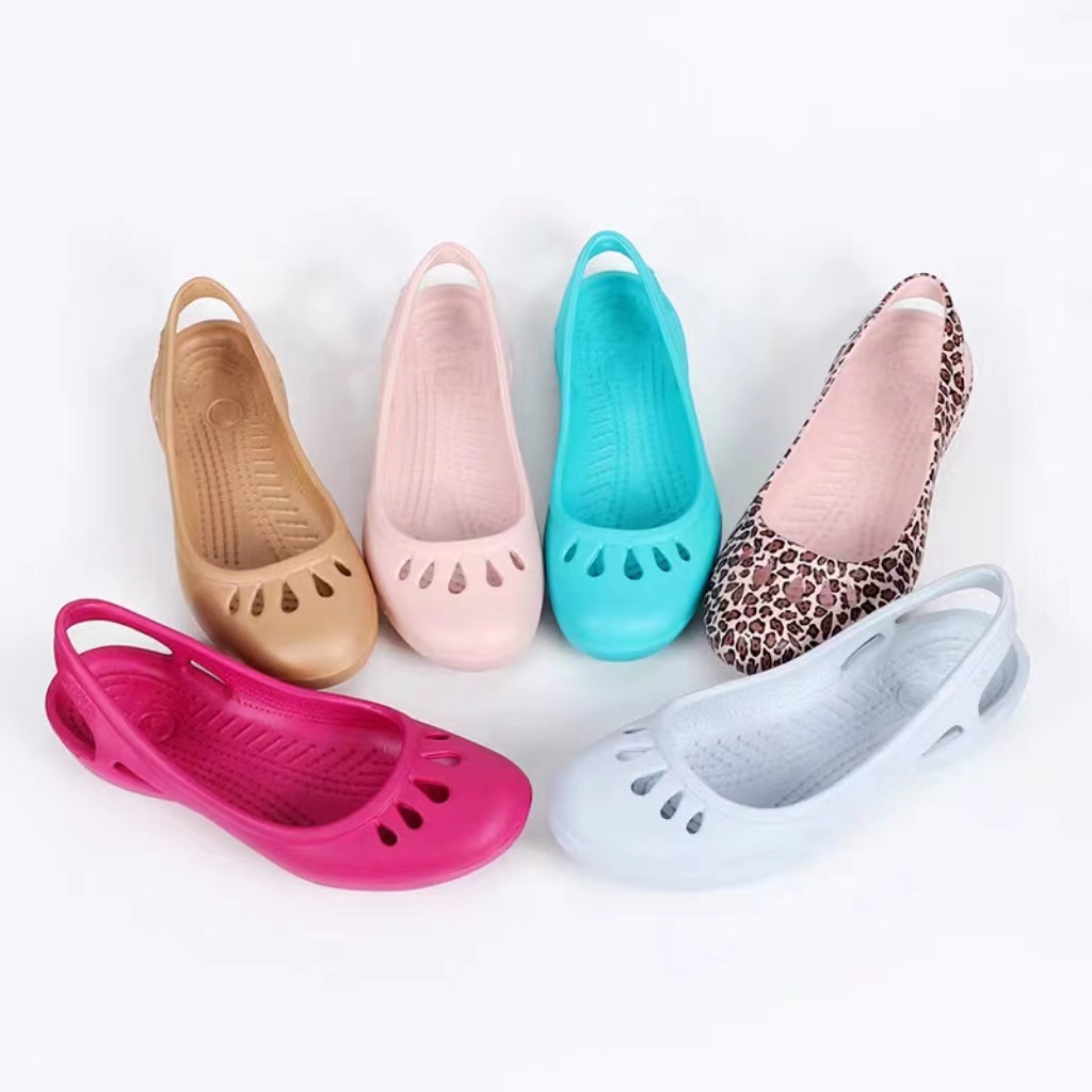 Женские летние тапочки в стиле Crocs на плоской подошве, повседневные босоножки с низким вырезом, пляжная обувь, 2025 года