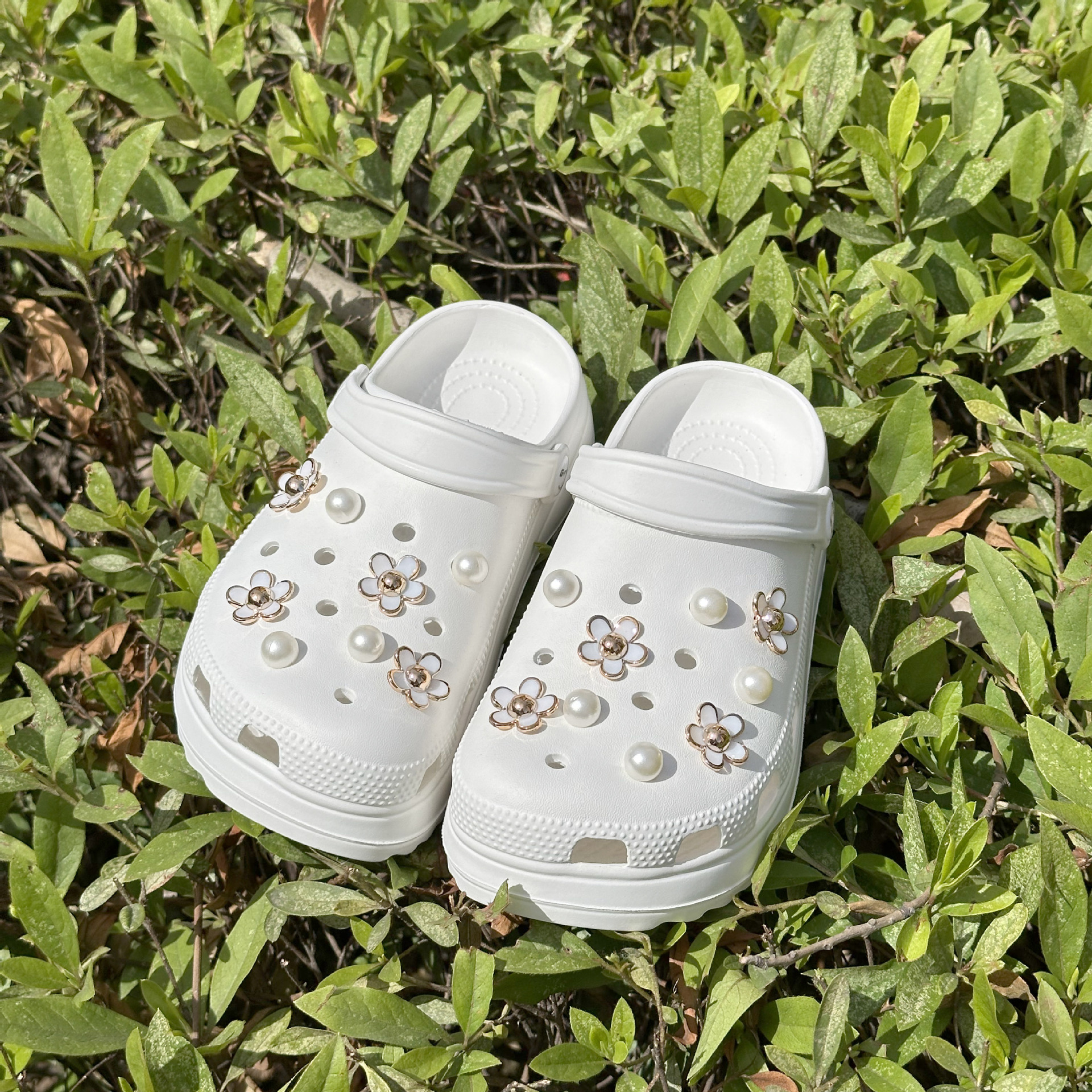 Тапочки в стиле Crocs, аксессуар из жемчуга в форме цветка, модная пряжка для обуви, DIY