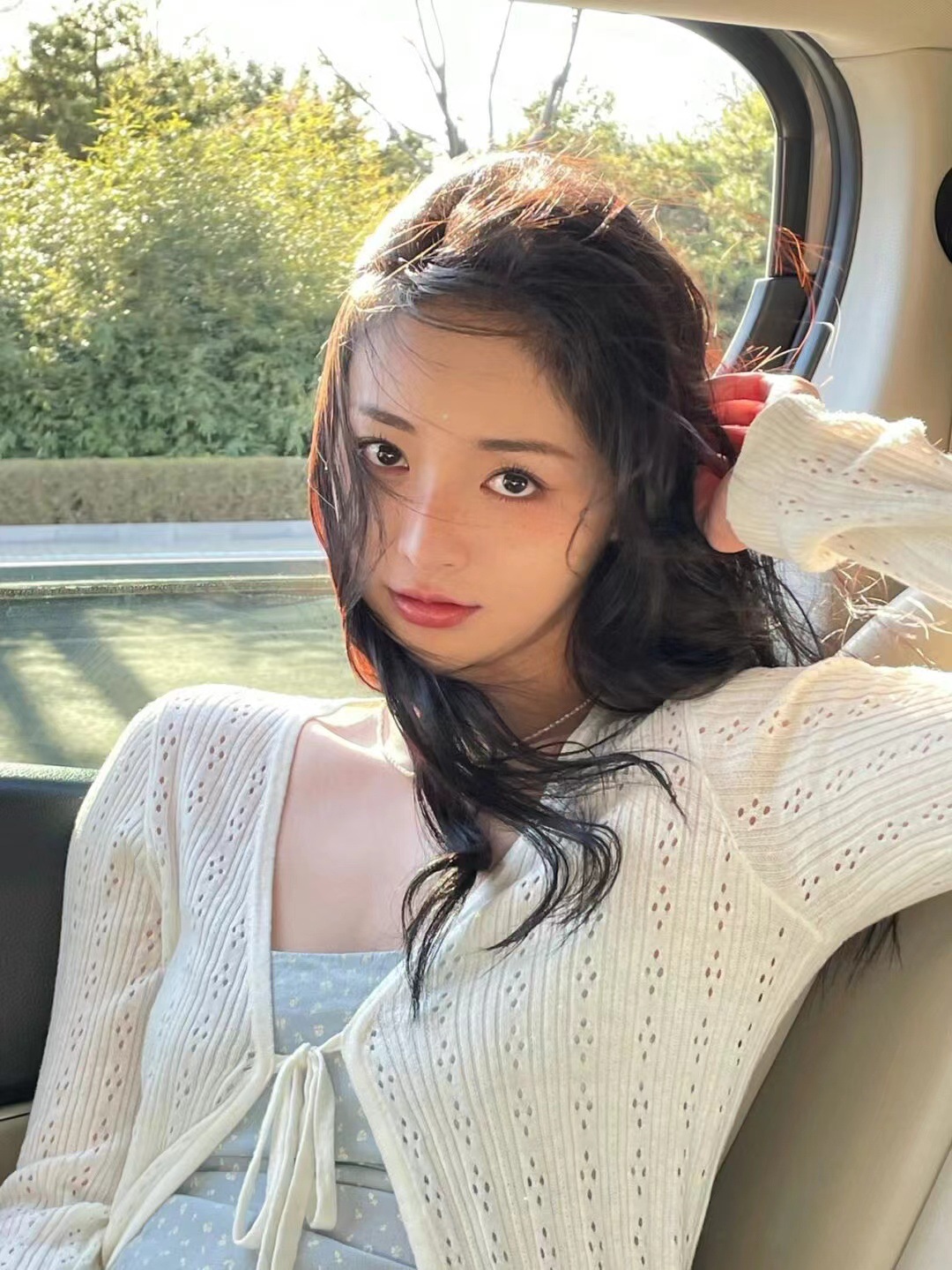 BM в стиле бренди же стиль Zhou Jieqiong White Hollow вязаная длинно рукави