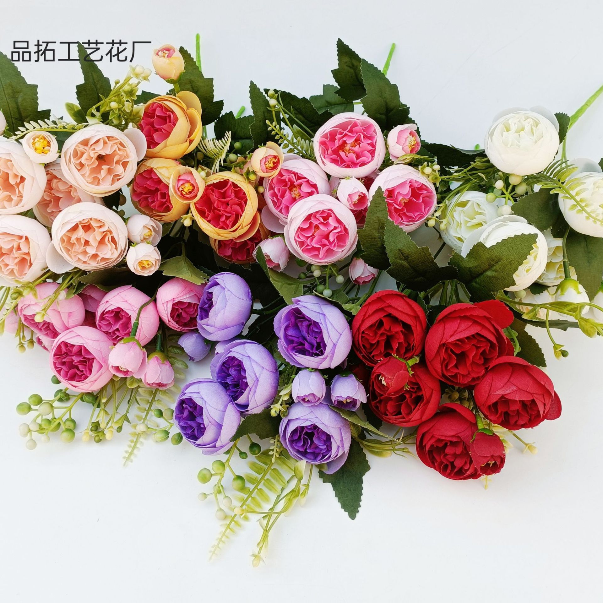 Розовая симуляция 5 заголовок Core Roses Поместите свадебную мебель